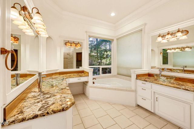1119 NW Morgan Lane, Grants Pass, OR 97526