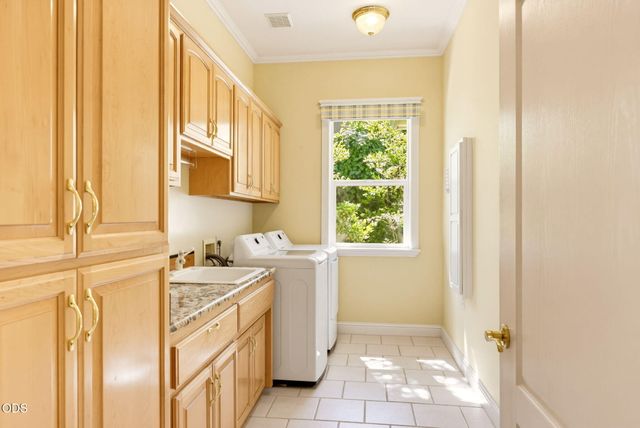 1119 NW Morgan Lane, Grants Pass, OR 97526