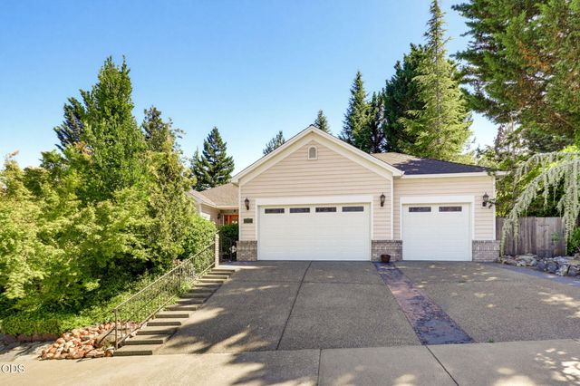 1119 NW Morgan Lane, Grants Pass, OR 97526