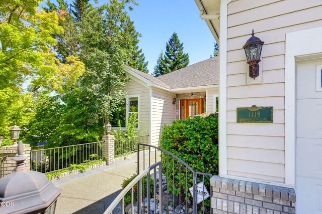 1119 NW Morgan Lane, Grants Pass, OR 97526