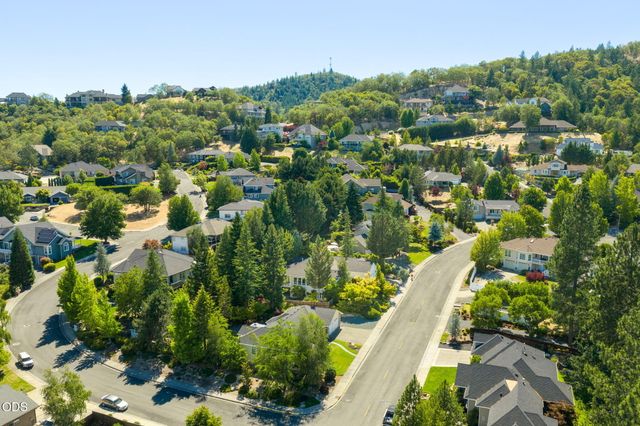 1119 NW Morgan Lane, Grants Pass, OR 97526