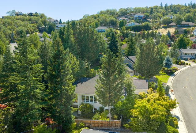 1119 NW Morgan Lane, Grants Pass, OR 97526