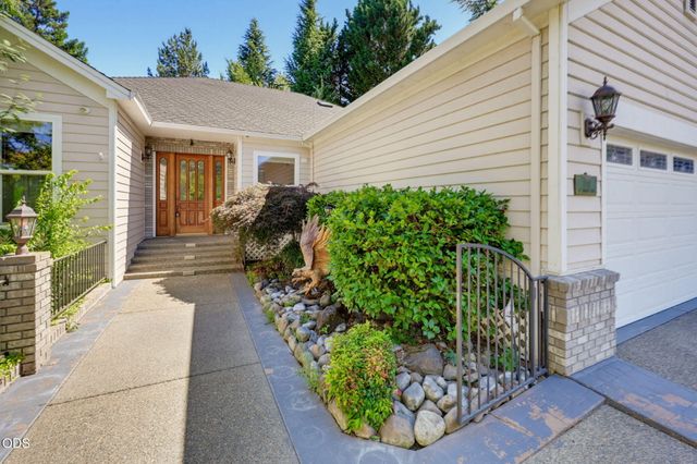 1119 NW Morgan Lane, Grants Pass, OR 97526