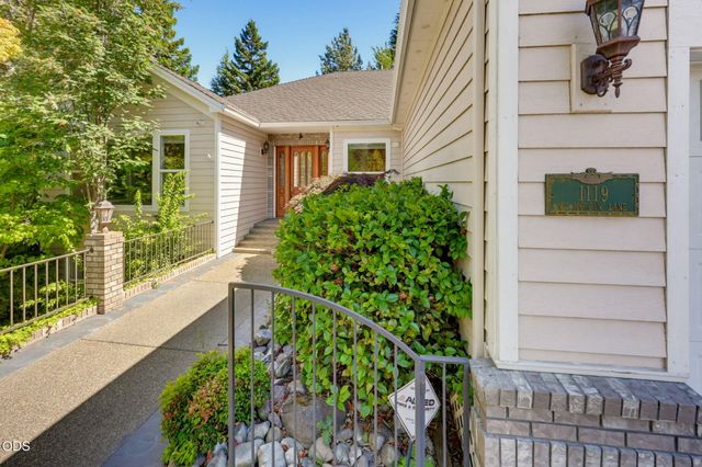 1119 NW Morgan Lane, Grants Pass, OR 97526