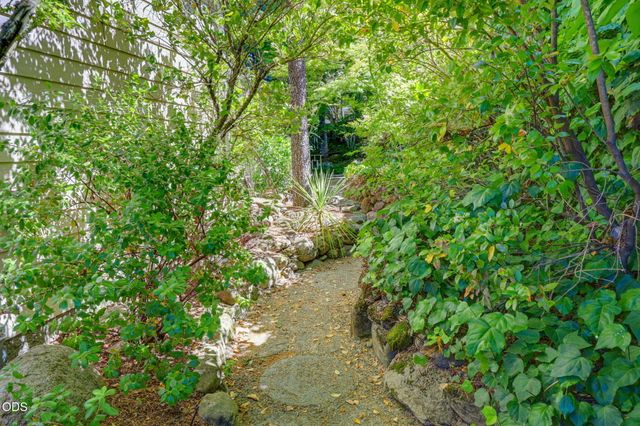 1119 NW Morgan Lane, Grants Pass, OR 97526