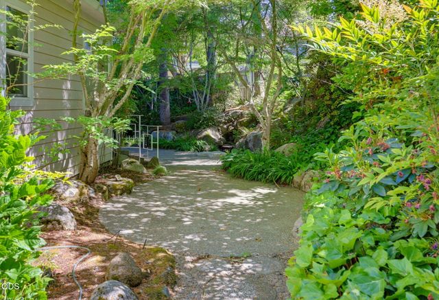 1119 NW Morgan Lane, Grants Pass, OR 97526