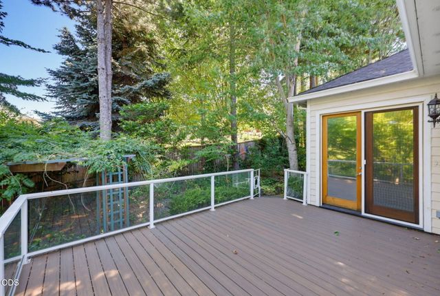 1119 NW Morgan Lane, Grants Pass, OR 97526