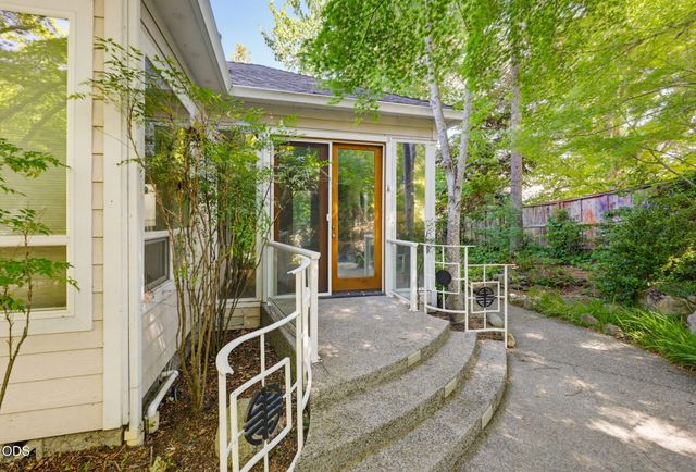 1119 NW Morgan Lane, Grants Pass, OR 97526