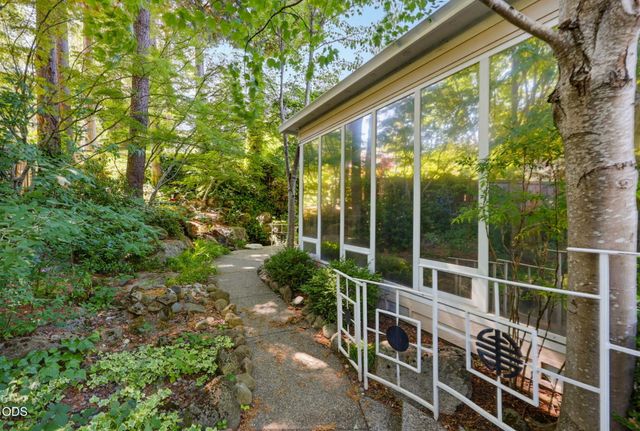 1119 NW Morgan Lane, Grants Pass, OR 97526