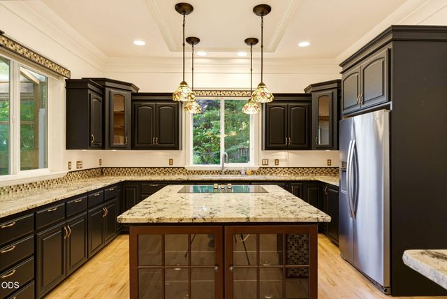 1119 NW Morgan Lane, Grants Pass, OR 97526