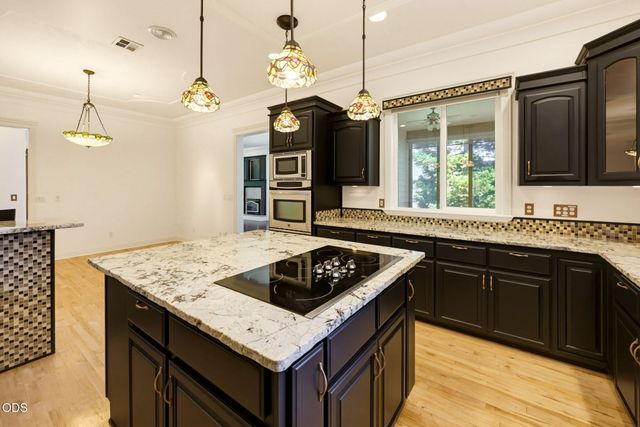 1119 NW Morgan Lane, Grants Pass, OR 97526