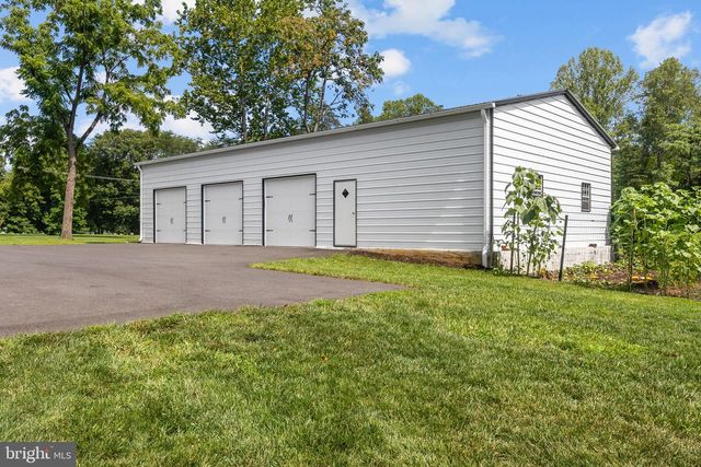 3301 FLAT RUN RD, Locust Grove, VA 22508
