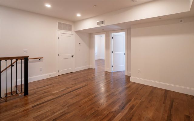 15 Cranston Avenue 18, Newport, RI 02840
