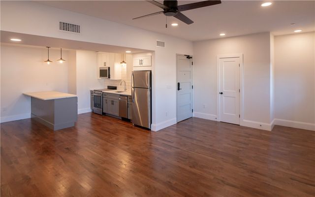 15 Cranston Avenue 18, Newport, RI 02840
