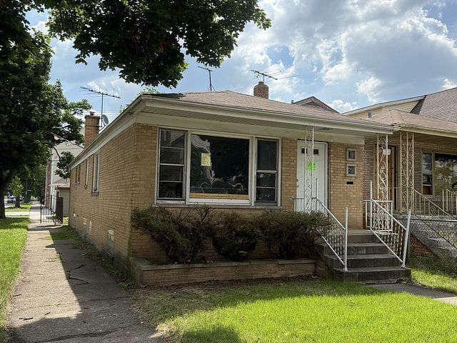 8401 S Marquette Avenue, Chicago, IL 60617