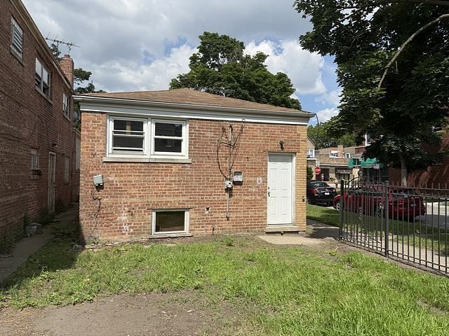 8401 S Marquette Avenue, Chicago, IL 60617