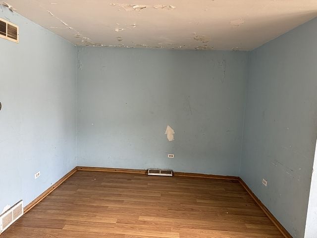 8401 S Marquette Avenue, Chicago, IL 60617