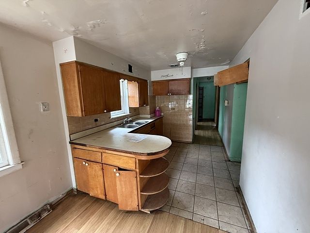 8401 S Marquette Avenue, Chicago, IL 60617