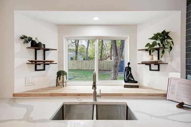 5106 Regency DR, Austin, TX 78724