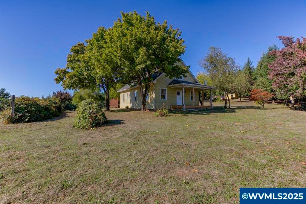 3945 Mistletoe Rd, Dallas, OR 97338