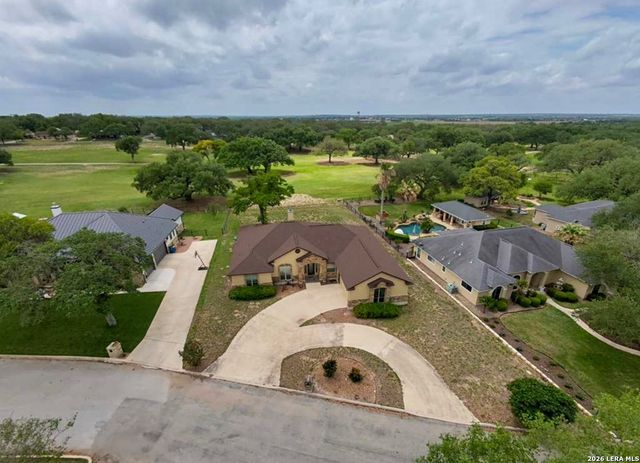 518 Jack Nickolaus, Devine, TX 78016