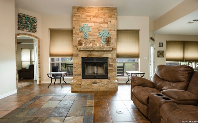 518 Jack Nickolaus, Devine, TX 78016