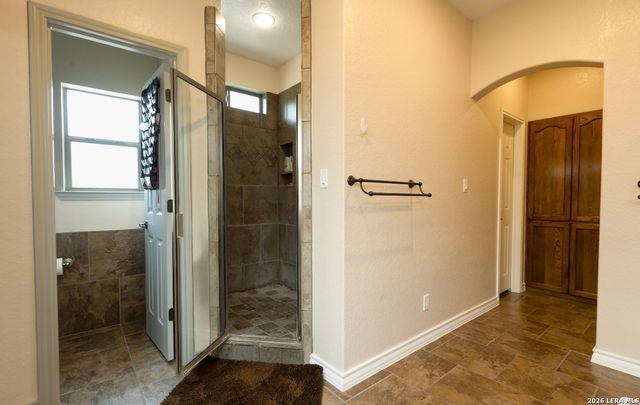 518 Jack Nickolaus, Devine, TX 78016