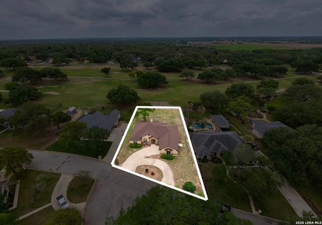 518 Jack Nickolaus, Devine, TX 78016