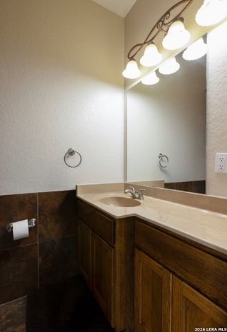 518 Jack Nickolaus, Devine, TX 78016
