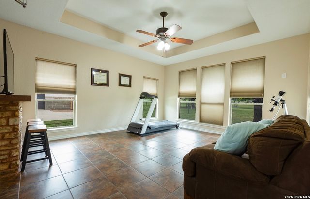 518 Jack Nickolaus, Devine, TX 78016