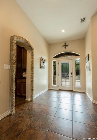 518 Jack Nickolaus, Devine, TX 78016