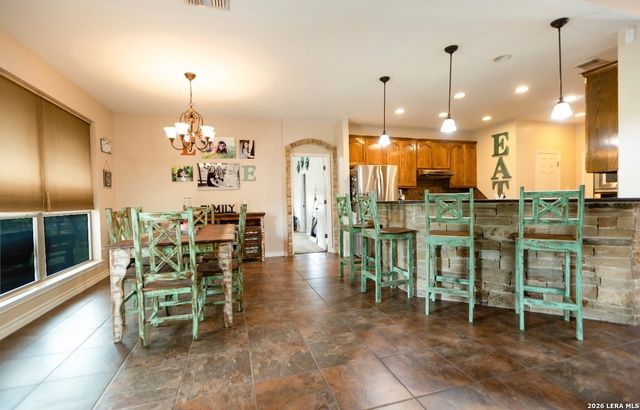 518 Jack Nickolaus, Devine, TX 78016