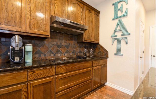 518 Jack Nickolaus, Devine, TX 78016