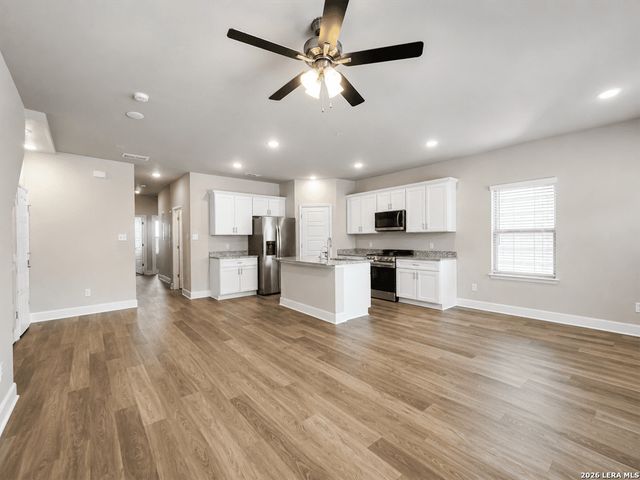 7161 Magnolia Crk Unit 101, San Antonio, TX 78252