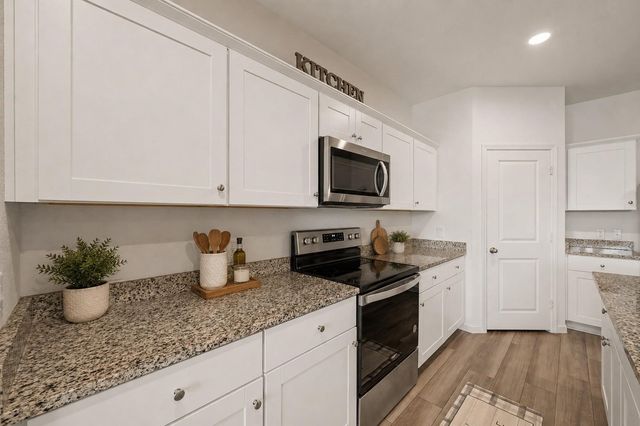 8 Glen Crossings Road, Edgecliff Village, TX 76134