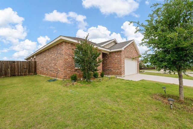 8 Glen Crossings Road, Edgecliff Village, TX 76134