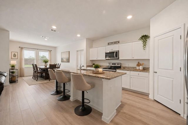 8 Glen Crossings Road, Edgecliff Village, TX 76134