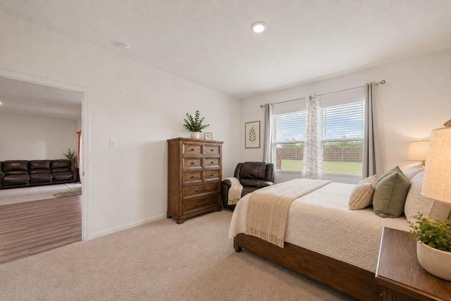 8 Glen Crossings Road, Edgecliff Village, TX 76134