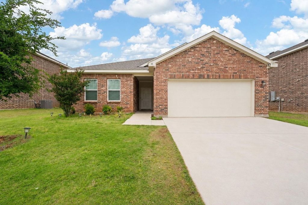 8 Glen Crossings Road, Edgecliff Village, TX 76134