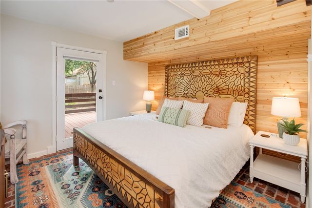 1015 East 24th Street, Bryan, TX 77803