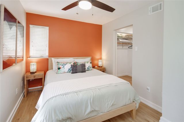 1015 East 24th Street, Bryan, TX 77803