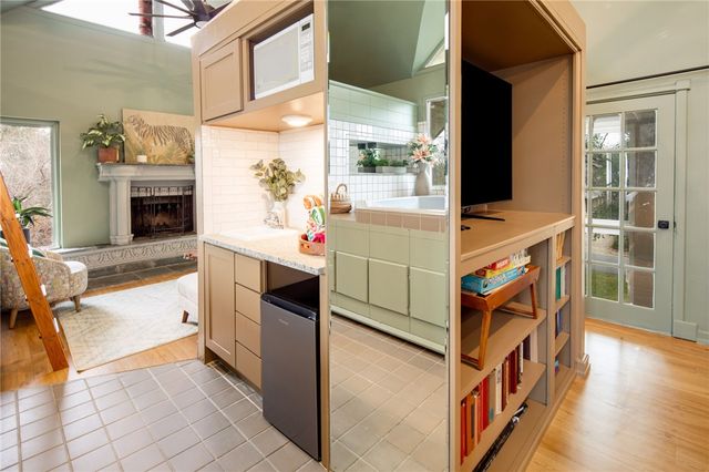 1015 East 24th Street, Bryan, TX 77803