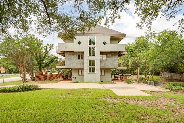 1015 East 24th Street, Bryan, TX 77803