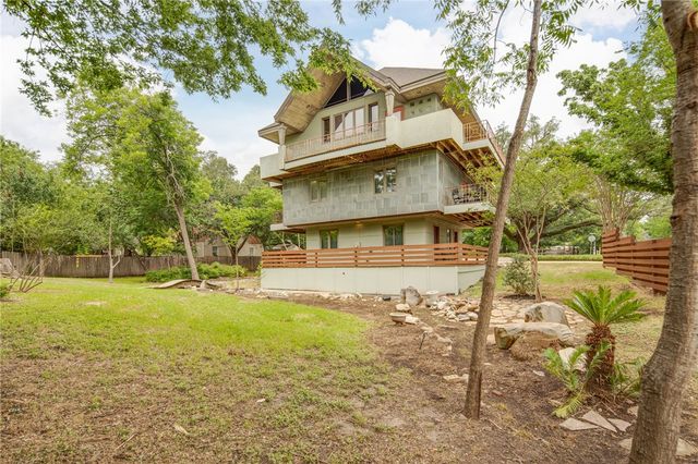 1015 East 24th Street, Bryan, TX 77803