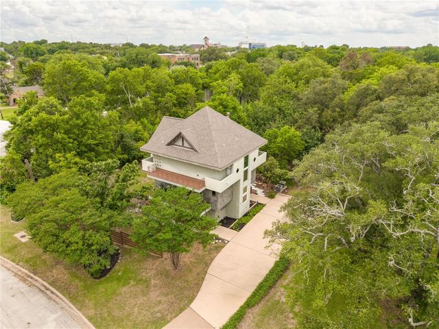1015 East 24th Street, Bryan, TX 77803