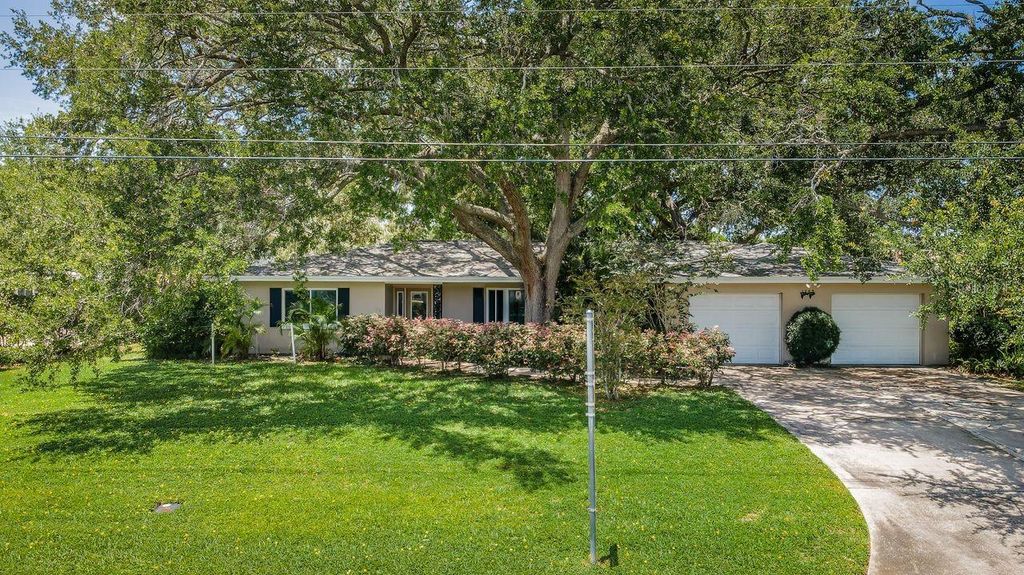 1704 CYPRESS AVENUE, Belleair, FL 33756