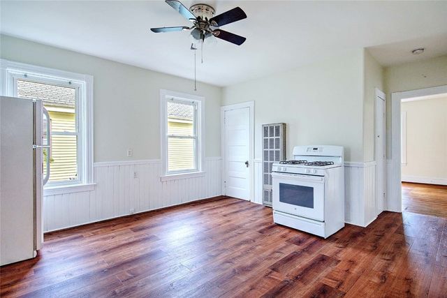 139 Hunts Avenue 1st, Pawtucket, RI 02861