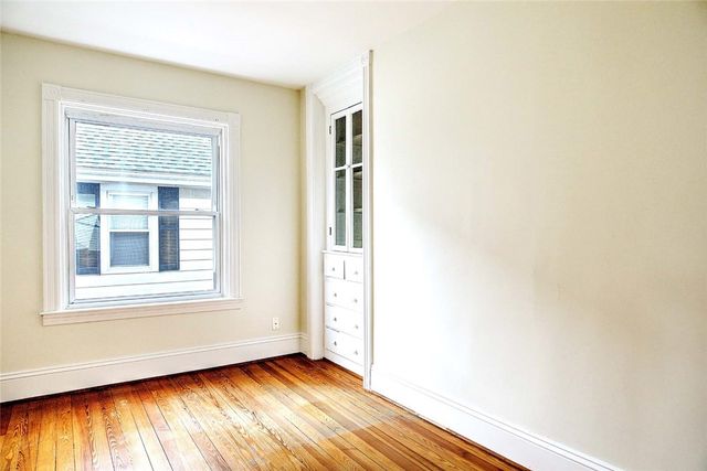 139 Hunts Avenue 1st, Pawtucket, RI 02861