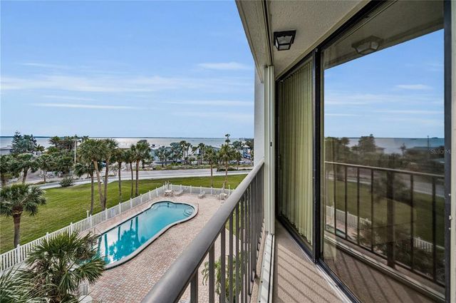 2530 GARY CIR 401, Dunedin, FL 34698