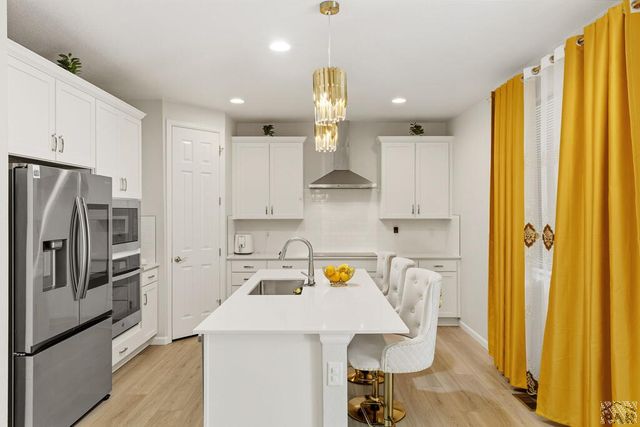 3425 Bella Luna Dr, Pueblo, CO 81001